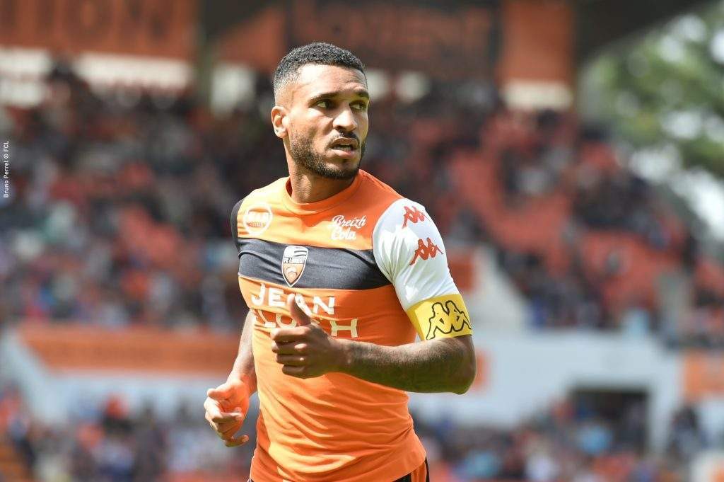 爱游戏体育 -包含新疆广汇训练开放日，关键时刻回应争议引欢呼，法甲在即，赛程密集仍需轮换的词条