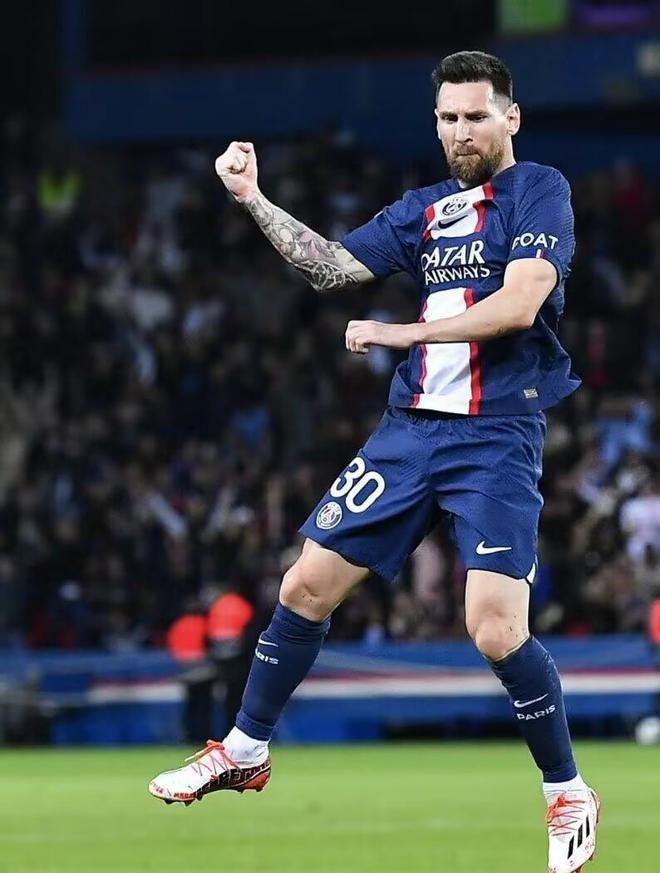 包含新疆广汇训练开放日，关键时刻回应争议引欢呼，法甲在即，赛程密集仍需轮换的词条